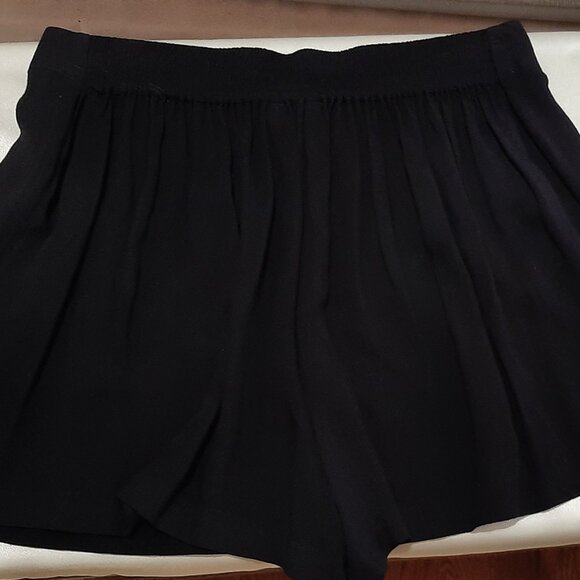 Black lightweight, pull on flowing dress shorts, Vicose Rayon, Juniors XL, EUC - Picture 3 of 5